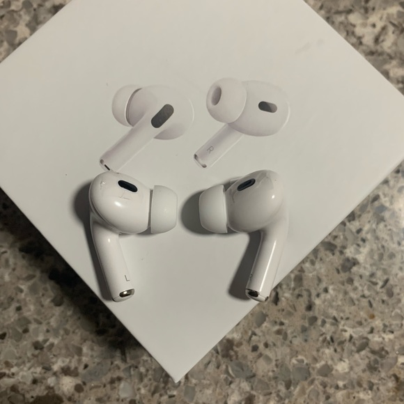Apple AirPods Pro 2nd Generation with MagSafe Wireless Charging Case - White - Picture 3 of 4